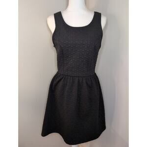Everly sleeveless little black quilted dress sz lg